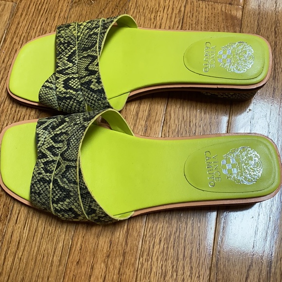 VINCE CAMUTO NEON GREEN SANDAL - Picture 2 of 5